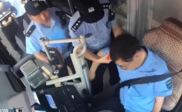 Camera ghi lại khoảnh khắc tài xế xe buýt lên cơn nhồi máu cơ tim, vẫn kịp làm một hành động cứu sống 12 hành khách