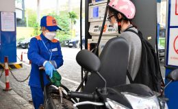 Bảng giá xăng dầu trưa nay 27/6: 'Bay màu' 1.700 đồng, E10 RON95 'rẻ như bèo', giá đầy bình xe máy Suzuki