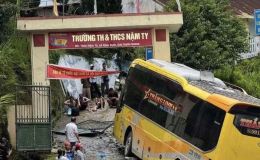 Hiện trường xe khách mất phanh tông cổng trường học ở Tuyên Quang, nguyên nhân ban đầu được hé lộ