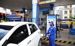 Giá xăng dầu chiều 15/7: Dầu diesel giảm 23.000 đồng/lít, E10 và RON 92 về mức ‘rẻ như cho’, giá lăn bánh VinFast VF 6