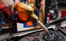 Giá xăng dầu hôm nay dự báo tăng mạnh, xăng E10 tăng gần 2.000 đồng/lít? Dầu diesel tăng cao hơn?