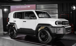 Toyota Land Cruiser FJ giá 1,198 tỷ đồng: Có đáng mua hơn Fortuner cho người mê off-road?