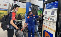 Giá xăng dầu trưa nay 30/7: Xăng RON 92 sắp chạm đáy ‘rẻ như bèo’, E10 giảm 10.000 đồng/lít, giá lăn bánh Honda CR-V