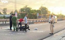 Hiện trường vụ xe tải va chạm với xe mô tô trên Quốc lộ 30 khiến 1 cụ ông 84 tuổi tử vong tại chỗ