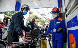 Giá xăng dầu chiều nay 31/7: Xăng E10 giảm gần 9.000 đồng/lít, RON 92 sắp xuống đáy mới rất rẻ, bảng giá đầy bình xe số
