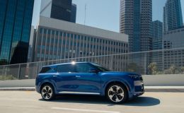Hài lòng với trải nghiệm lái mượt mà, chủ xe VinFast VF 9 không muốn quay lại SUV chạy xăng