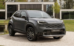 Toyota Yaris Cross dẫn đầu, Innova Cross bám đuổi ở cuộc đua doanh số toàn hãng tháng 7/2026