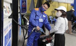 Giá xăng dầu trưa nay 3/8: Xăng E10 và RON 92 chỉ cách đáy 3.000 đồng/lít, dầu diesel ‘rẻ bèo’, giá lăn bánh Mazda CX-5
