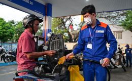Giá xăng dầu hôm nay 8/8: E10 RON95 bay màu 9.000 đồng từ đỉnh, E5 RON92 sát nút 17.000 đồng, giá đầy bình xe máy Yamaha