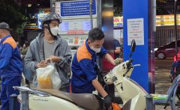 Giá xăng dầu hôm nay 11/8: Xăng RON E10 và RON 92 ‘rộng đường’ xuống 17.000 đồng/lít, giá đầy bình xe côn tay 150-155cc