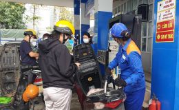 Giá xăng dầu chiều nay 12/8: Xăng E10 đã rẻ hơn đỉnh 9.096 đồng, RON 92 sắp về đáy mới cực rẻ, giá đầy bình xe ga 110cc
