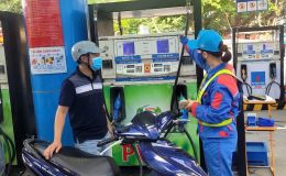 Giá xăng dầu hôm nay 15/8: Xăng E5 RON 92 rơi cắm đầu, E10 RON 95 sắp về dưới 18.000 đồng/lít? Giá lăn bánh VinFast VF 6