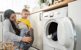 Câu chuyện giặt quần áo sao cho sạch và nỗi lo muôn thuở về vi khuẩn vô hình