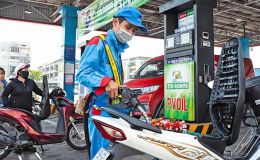 Giá xăng dầu tối nay 16/8: Xăng E5 RON 92 rất gần đáy, E10 RON 95 đã rẻ hơn đỉnh 9.301 đồng, giá đầy bình các mẫu xe số