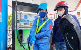 Giá xăng dầu tối nay 17/8: xăng E5 RON 92 giảm ‘sập sàn’, E10 RON 95 cách đáy mong manh, giá đầy bình xe ga 150-160cc