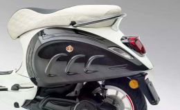 Mansory Vespa Monaco Edition - phiên bản Vespa Elettrica khoác áo carbon, giới hạn chỉ 99 chiếc
