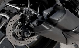 ‘Vua côn tay’ mới chính thức ra mắt: Phân khối lớn hơn hẳn Yamaha Exciter và Honda Winner R, giá rẻ so với trang bị