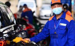 Giá xăng dầu hôm nay 24/8: RON 92 và E10 cách mốc 19.000 đồng/lít không xa, có thể 'phá đáy'? Giá lăn bánh Honda City