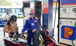 Giá xăng dầu hôm nay 26/8: RON 92 cách đáy 2.642 đồng, E10 ‘sáng cửa’ về 17.000 đồng? giá lăn bánh Toyota Corolla Cross