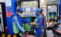 Giá xăng dầu hôm nay 27/8: Xăng E5 RON 92 rất gần mốc 18.000 đồng/lít, E10 RON 95 có giảm sâu? Giá lăn bánh VinFast VF 3