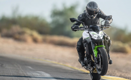Kawasaki Z900 2027 đổi màu, giữ nguyên sức mạnh liệu có còn đủ sức đấu Yamaha MT-09?