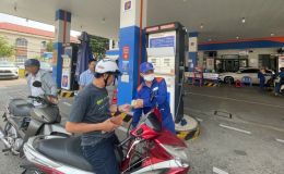 Giá xăng dầu tối nay 6/9: E10 RON 95 rất rẻ, E5 RON 92 có thể xuống 17.000 đồng/lít không? Bảng giá đầy bình xe ga 125cc