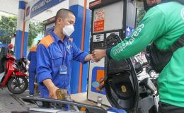 Giá xăng dầu trưa nay 6/9: Xăng E10 vẫn ở gần 18.000 đồng/lít, RON 92 cách đáy 3.300 đồng, giá đầy bình xe côn tay 150cc