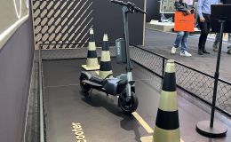 Navee RoboScooter Nexton gây sốt với AI tự cân bằng, liệu có đủ sức đấu Xiaomi và Segway?