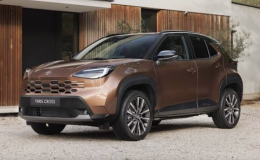 Toyota Yaris Cross giữ ‘ngôi vương’ doanh số toàn hãng, Innova Cross bám đuổi sát nút