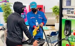 Giá xăng dầu hôm nay 17/9: Xăng E10 RON 95 ‘xa bờ’, E5 RON 92 tăng thêm hơn 2.000 đồng/lít? Giá lăn bánh VinFast VF 3