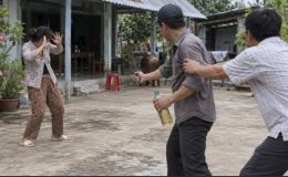 Diễn biến nóng vụ gã đàn ông dùng xăng đốt vợ cũ vì ghen tuông, gia đình ngăn cản bất thành