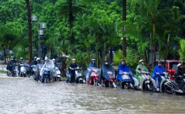 Hà Nội mưa lớn kéo dài, sáng nay tiếp tục có mưa dông: Danh sách các tuyến phố ngập sâu