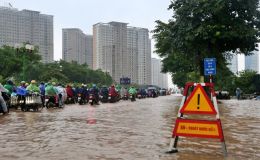 Hà Nội tiếp tục mưa lớn trưa 17/9, cảnh báo dông lốc và ngập úng