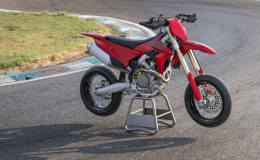 Ducati Desmo450 SM 2027 lộ diện: Supermoto đầu tiên của Ducati trang bị phanh Brembo Stylema
