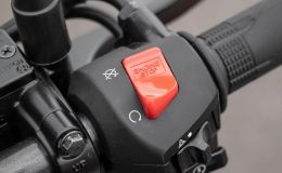 Tưởng thừa nhưng cực kỳ quan trọng: Vì sao xe máy nào cũng cần có công tắc Engine Kill Switch?