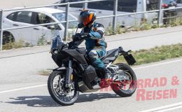 KTM 990 Adventure sắp tái xuất: 'Quái vật' 947cc chuẩn bị khuấy đảo làng adventure!