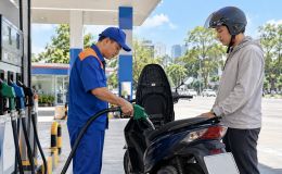 Cập nhật giá xăng dầu hôm nay 4/10 mới: Giá dầu liên tục đổi chiều? Xăng E5, E10 trong nước tăng giá?