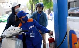 Giá xăng dầu sáng nay 17/10: E10 RON95 và E5 RON92 thấp hơn đỉnh 3.000 đồng, Diesel 'cực bèo', giá đầy bình xe máy Honda