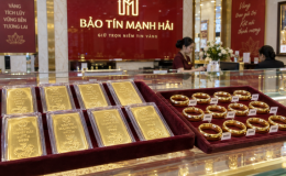 Cập nhật giá vàng chiều hôm nay 17/10: Trong nước đồng loạt giảm, thế giới chịu sức ép lãi suất