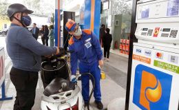 Giá xăng dầu tối nay 17/10: E5 RON 92 và E10 RON 95 ồ ạt giảm, dầu diesel rẻ hơn cả tuần trước, giá đầy bình xe ga 110cc
