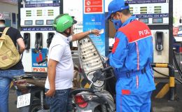 Giá xăng dầu trưa nay 17/10: Dầu diesel lại giảm, E10 RON 95 và E5 RON 92 cũng cùng về mức rẻ, giá đầy bình ô tô Mazda
