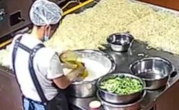 Trường mầm non trộn sơn chứa chì vào thức ăn của trẻ cho bắt mắt hơn, chủ trường lĩnh án chung thân