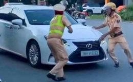 Danh tính nữ tài xế Lexus SN 1994 vi phạm luật giao thông, chốt cửa ô tô rồi tăng ga rời chốt CSGT