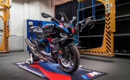 BMW M 1000 RR 2027 lộ bài nâng cấp: Khung sườn mỏng hơn 30%, quyết đấu trên từng góc cua
