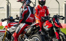 Ducati Hypermotard V2 2026 chốt giá tại Ấn Độ: Bản SP đắt hơn 100 triệu có gì đặc biệt?