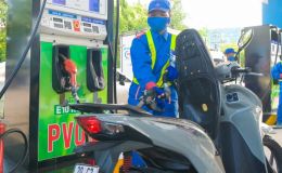 Giá xăng dầu hôm nay 27/10: Dầu ‘rẻ như rau’, E10 RON 95 và E5 RON 92 liên tục giảm ‘cắm đầu’, giá đầy bình ô tô Mazda