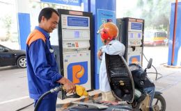 Giá xăng dầu tối nay 26/10: E5 RON 92 và E10 RON 95 giảm về lại mức rẻ, dầu đã gần sát đáy, giá lăn bánh VinFast VF 6