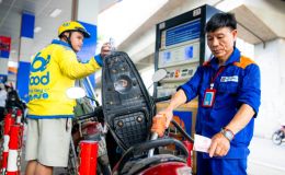Giá xăng dầu tối 30/10: Dầu diesel cách đáy 9.000 đồng, E10 RON 95 và RON 92 vẫn rẻ, giá lăn bánh Toyota Corolla Cross