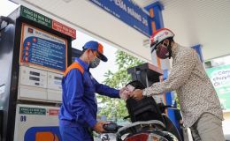 Giá xăng dầu trưa 30/10: Dầu diesel tăng qua mốc 30.000 đồng/lít, E10 RON 95 và RON 92 vẫn rẻ? Giá lăn bánh VinFast VF 8