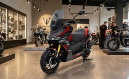 ‘Vua xe ga’ 244cc mới trình làng với giá cực rẻ, sở hữu trang bị xịn sò mà Honda SH cũng chưa từng có